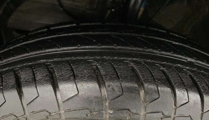 2022 Maruti Swift LXI, Petrol, Manual, 18,945 km, Left Front Tyre Tread