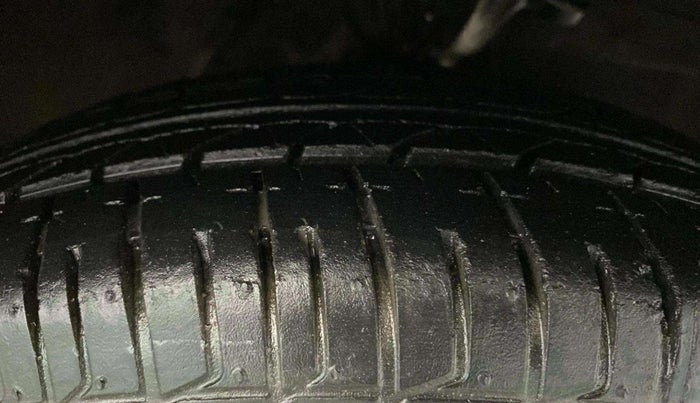 2013 Hyundai i10 SPORTZ 1.2, Petrol, Manual, 33,088 km, Right Front Tyre Tread