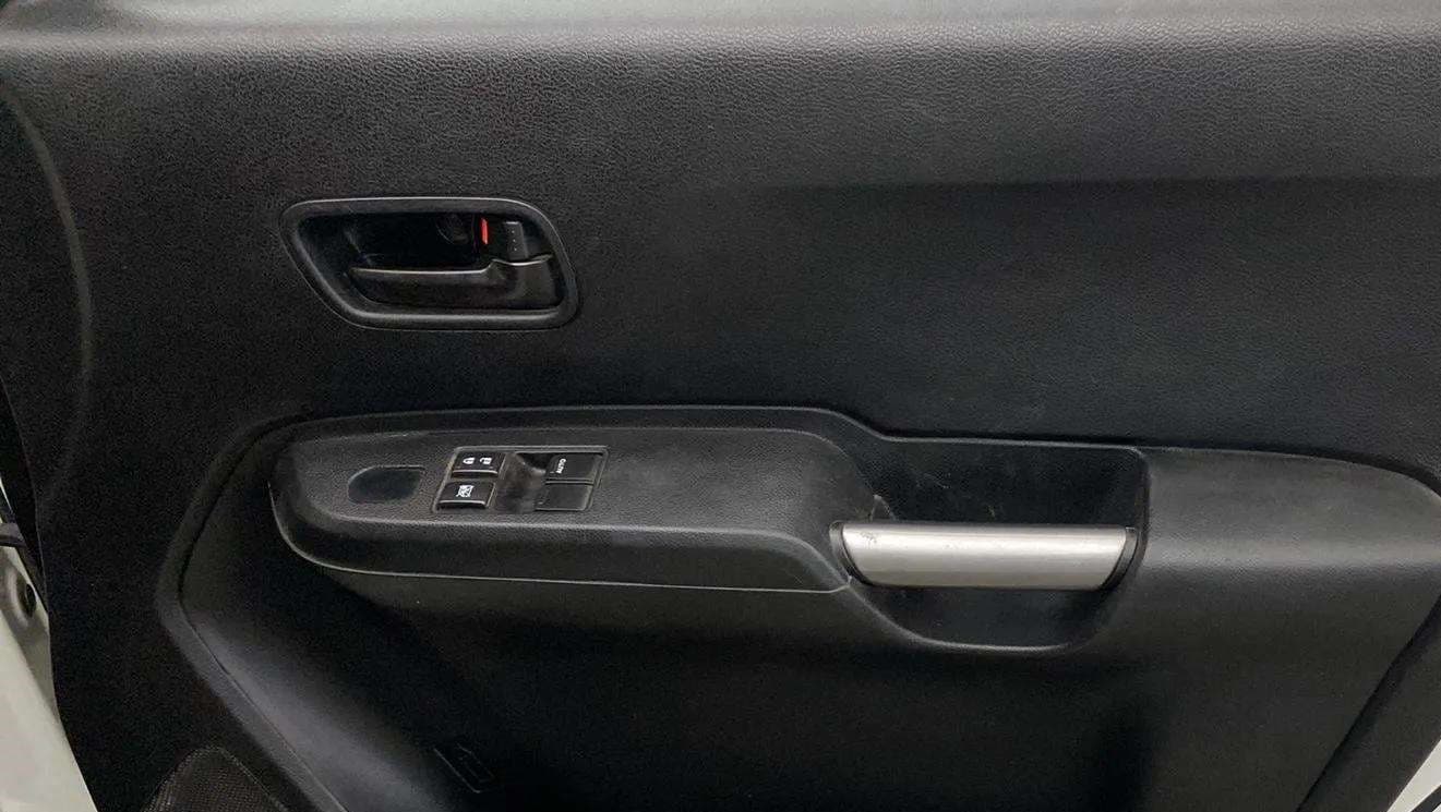 2021 Maruti IGNIS SIGMA 1.2, CNG, Manual, 86,795 km, Driver Side Door Panels Control
