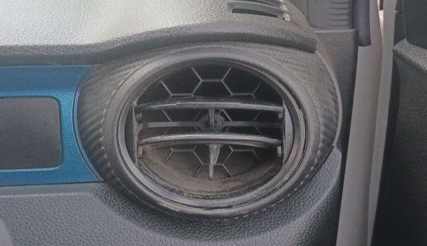 2021 Maruti IGNIS SIGMA 1.2, CNG, Manual, 86,497 km, AC Unit - Front vent has minor damage