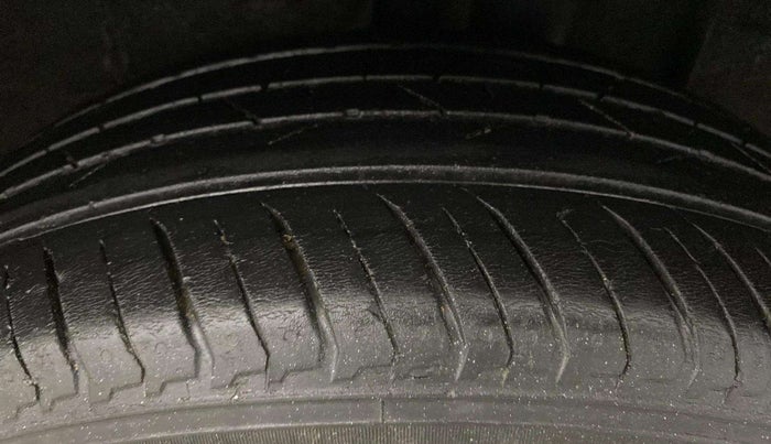 2022 Nissan MAGNITE XE, Petrol, Manual, 41,019 km, Right Rear Tyre Tread