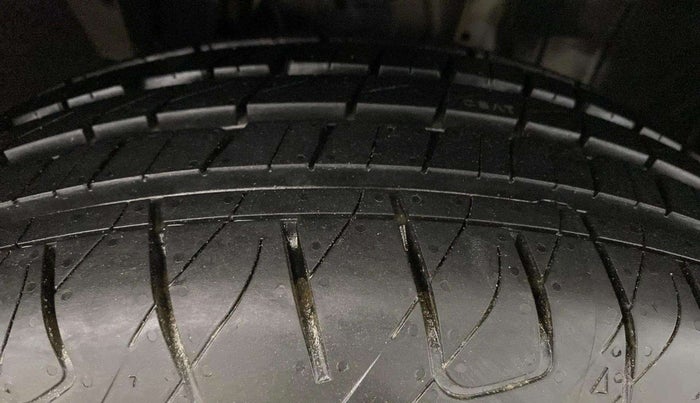 2022 Nissan MAGNITE XE, Petrol, Manual, 41,019 km, Right Front Tyre Tread