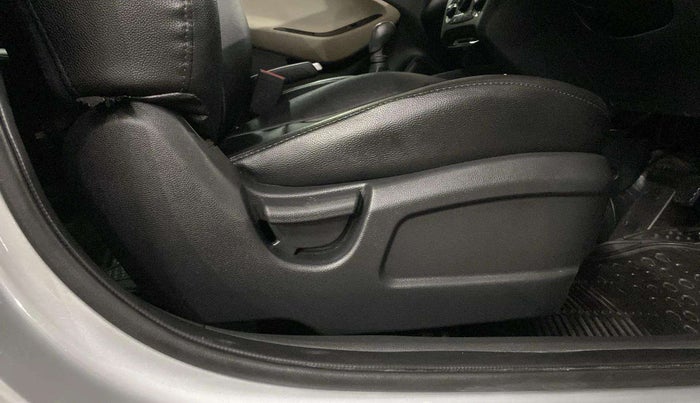 2019 Hyundai Elite i20 MAGNA PLUS 1.2, Petrol, Manual, 19,340 km, Driver Side Adjustment Panel