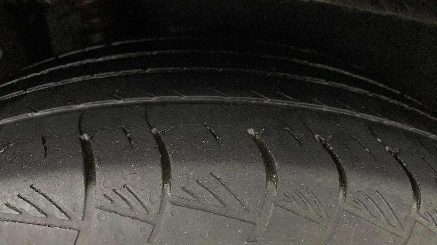 2022 Hyundai ALCAZAR 2.0 SIGNATURE (O) AT 6STR, Petrol, Automatic, 74,939 km, Right Rear Tyre Tread
