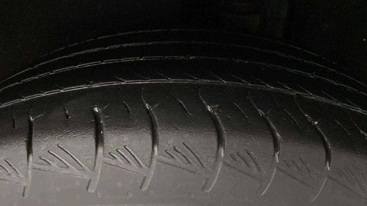 2022 Hyundai ALCAZAR 2.0 SIGNATURE (O) AT 6STR, Petrol, Automatic, 74,939 km, Left Rear Tyre Tread