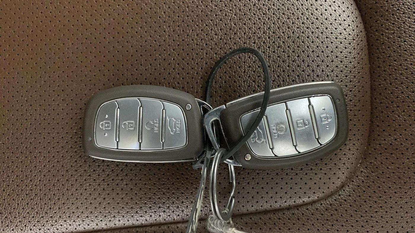 2022 Hyundai ALCAZAR 2.0 SIGNATURE (O) AT 6STR, Petrol, Automatic, 74,939 km, Key Close Up
