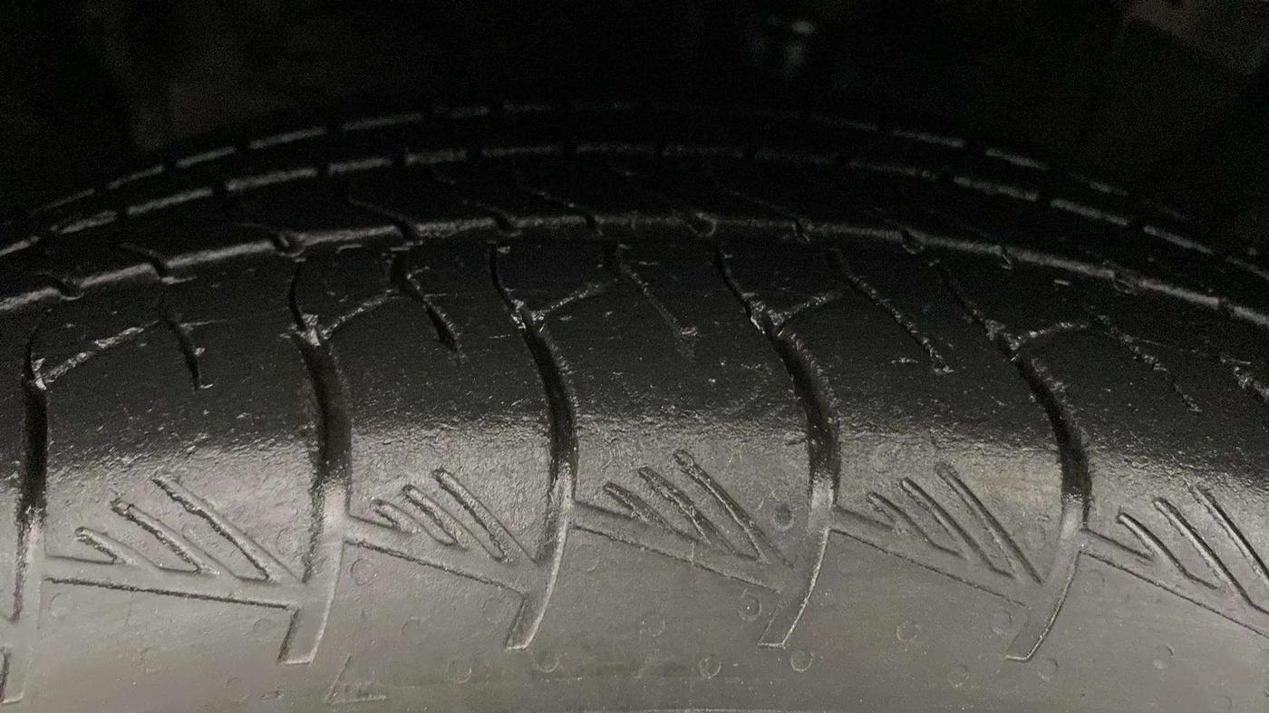 2022 Hyundai ALCAZAR 2.0 SIGNATURE (O) AT 6STR, Petrol, Automatic, 74,939 km, Left Front Tyre Tread