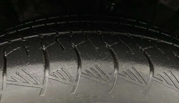 2022 Hyundai ALCAZAR 2.0 SIGNATURE (O) AT 6STR, Petrol, Automatic, 74,783 km, Left Front Tyre Tread