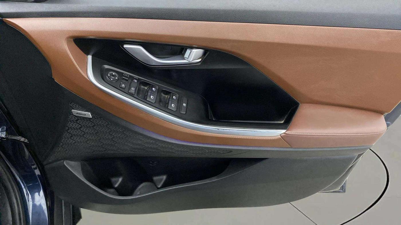 2022 Hyundai ALCAZAR 2.0 SIGNATURE (O) AT 6STR, Petrol, Automatic, 74,939 km, Driver Side Door Panels Control
