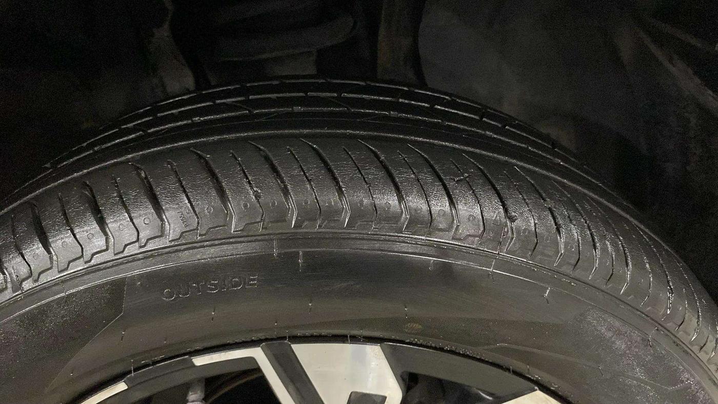 2022 Renault Kiger RXZ AMT, Petrol, Automatic, 3,426 km, Right Front Tyre Tread