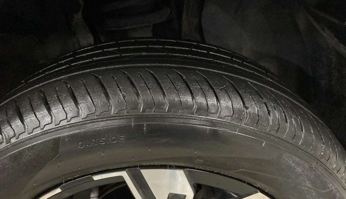 2022 Renault Kiger RXZ AMT, Petrol, Automatic, 3,426 km, Right Front Tyre Tread
