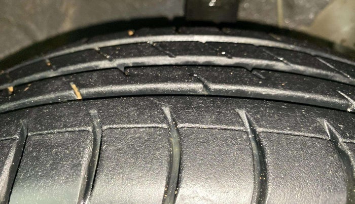 2015 Hyundai Eon D-LITE+, Petrol, Manual, 73,322 km, Right Front Tyre Tread