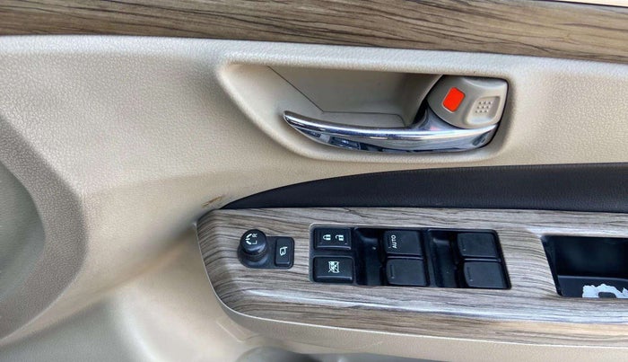 2019 Maruti Ciaz ZETA DIESEL 1.5, Diesel, Manual, 71,590 km, Driver Side Door Panels Control