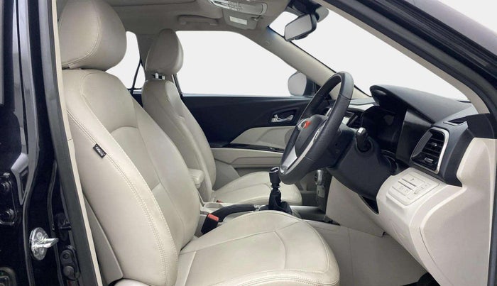 2023 Mahindra XUV300 W8 (O) 1.2 PETROL, Petrol, Manual, 9,432 km, Right Side Front Door Cabin