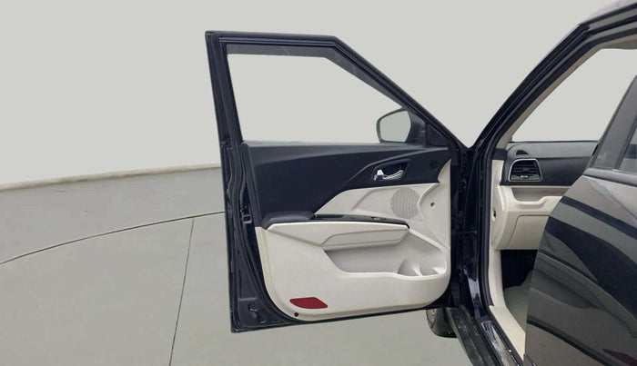 2023 Mahindra XUV300 W8 (O) 1.2 PETROL, Petrol, Manual, 9,432 km, LHS Front Door