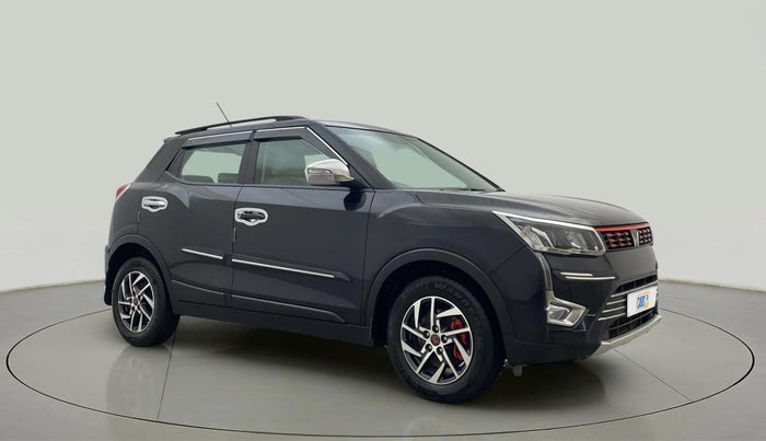 2023 Mahindra XUV300 W8 (O) 1.2 PETROL, Petrol, Manual, 9,432 km, Right Front Diagonal