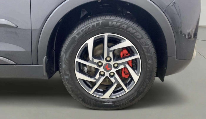 2023 Mahindra XUV300 W8 (O) 1.2 PETROL, Petrol, Manual, 9,432 km, Right Front Wheel