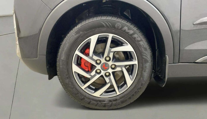 2023 Mahindra XUV300 W8 (O) 1.2 PETROL, Petrol, Manual, 9,432 km, Left Front Wheel