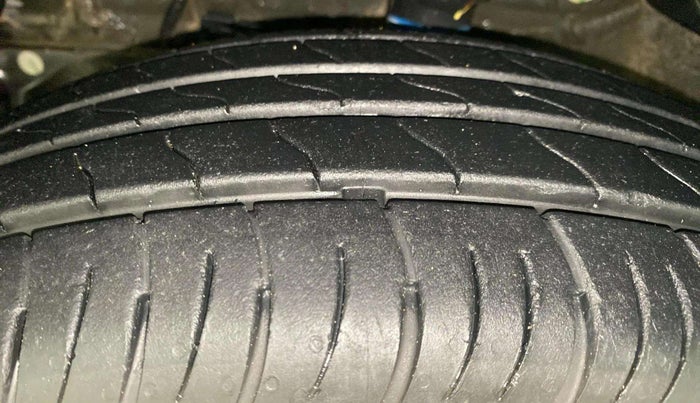 2023 Mahindra XUV300 W8 (O) 1.2 PETROL, Petrol, Manual, 9,432 km, Left Front Tyre Tread