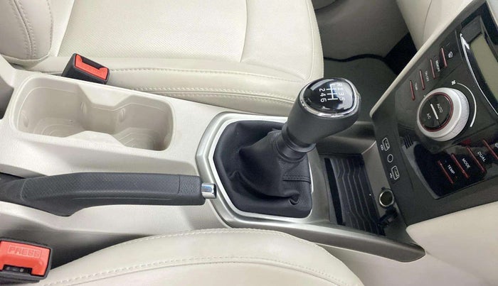 2023 Mahindra XUV300 W8 (O) 1.2 PETROL, Petrol, Manual, 9,432 km, Gear Lever