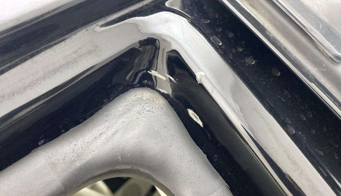 2023 Mahindra XUV300 W8 (O) 1.2 PETROL, Petrol, Manual, 9,432 km, Left B pillar - Minor scratches