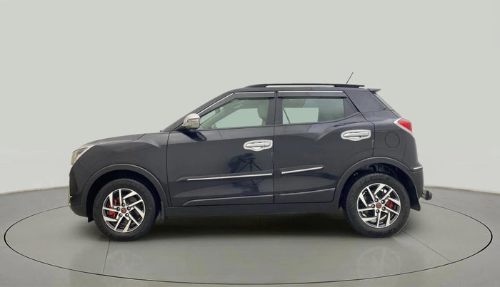 2023 Mahindra XUV300 W8 (O) 1.2 PETROL, Petrol, Manual, 9,432 km, Left Side