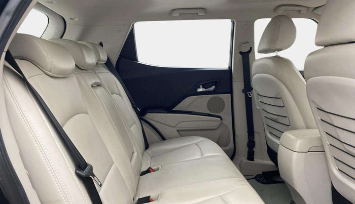 2023 Mahindra XUV300 W8 (O) 1.2 PETROL, Petrol, Manual, 9,432 km, Right Side Rear Door Cabin