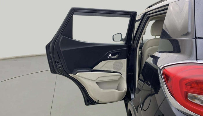 2023 Mahindra XUV300 W8 (O) 1.2 PETROL, Petrol, Manual, 9,432 km, LHS Rear Door