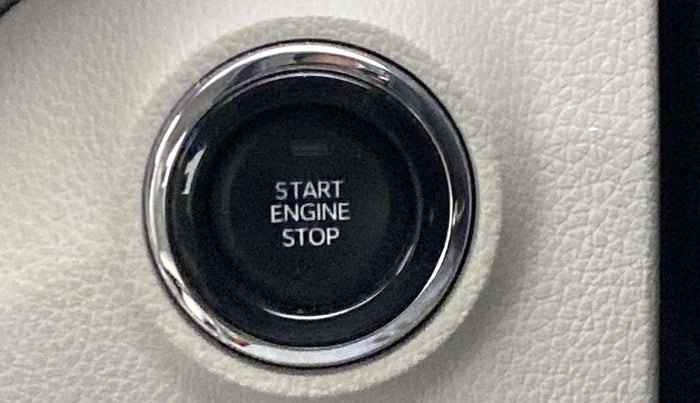 2023 Mahindra XUV300 W8 (O) 1.2 PETROL, Petrol, Manual, 9,432 km, Keyless Start/ Stop Button