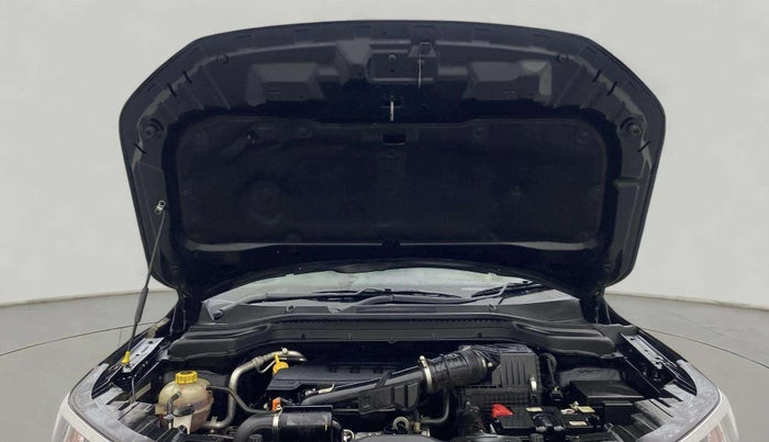 2023 Mahindra XUV300 W8 (O) 1.2 PETROL, Petrol, Manual, 9,432 km, Open Bonet