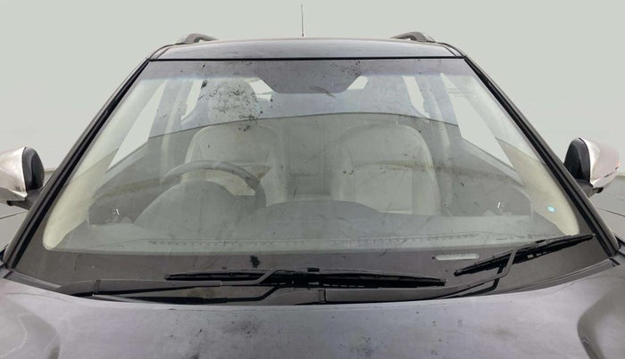 2023 Mahindra XUV300 W8 (O) 1.2 PETROL, Petrol, Manual, 9,432 km, Front Windshield