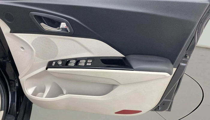 2023 Mahindra XUV300 W8 (O) 1.2 PETROL, Petrol, Manual, 9,432 km, Driver Side Door Panels Control