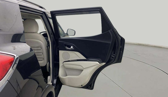 2023 Mahindra XUV300 W8 (O) 1.2 PETROL, Petrol, Manual, 9,432 km, RHS Rear Door