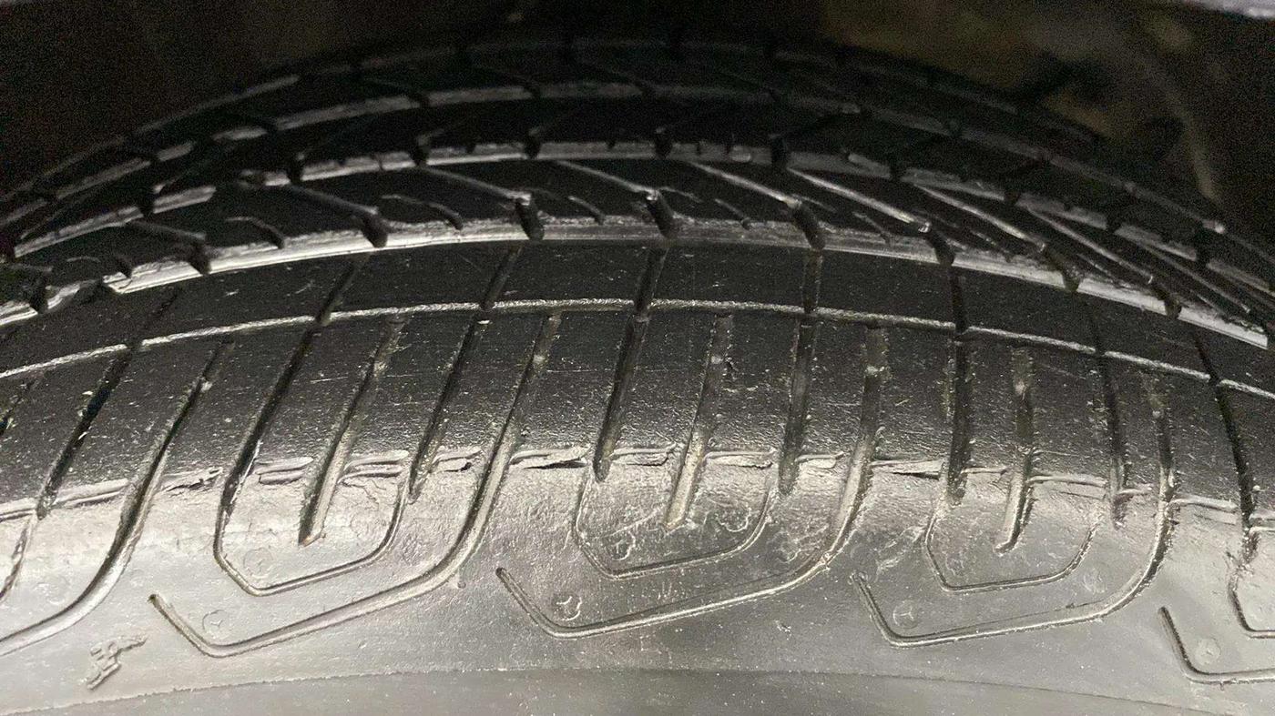 2021 Maruti Swift VXI, Petrol, Manual, 28,489 km, Right Front Tyre Tread