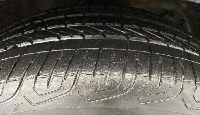 2021 Maruti Swift VXI, Petrol, Manual, 28,401 km, Right Front Tyre Tread