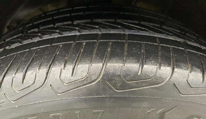 2021 Maruti Swift VXI, Petrol, Manual, 28,401 km, Left Front Tyre Tread