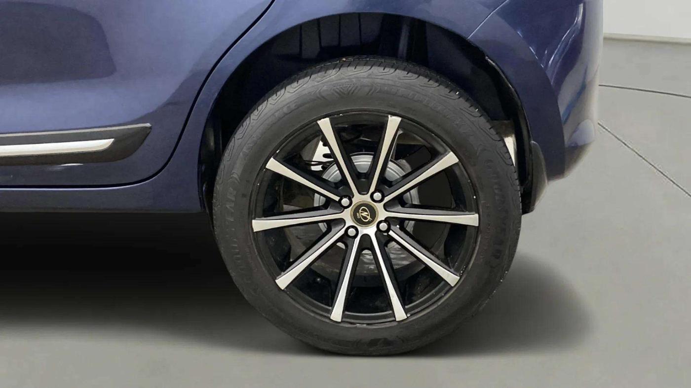 2021 Maruti Swift VXI, Petrol, Manual, 28,489 km, Left Rear Wheel