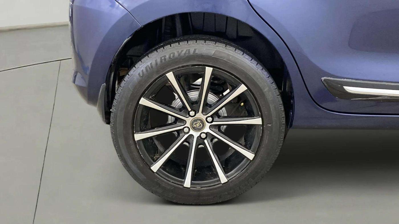 2021 Maruti Swift VXI, Petrol, Manual, 28,489 km, Right Rear Wheel