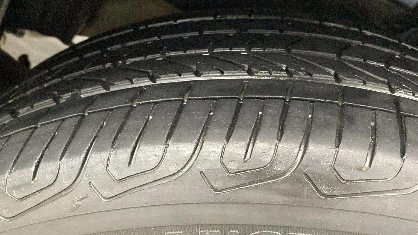 2021 Maruti Swift VXI, Petrol, Manual, 28,489 km, Left Rear Tyre Tread