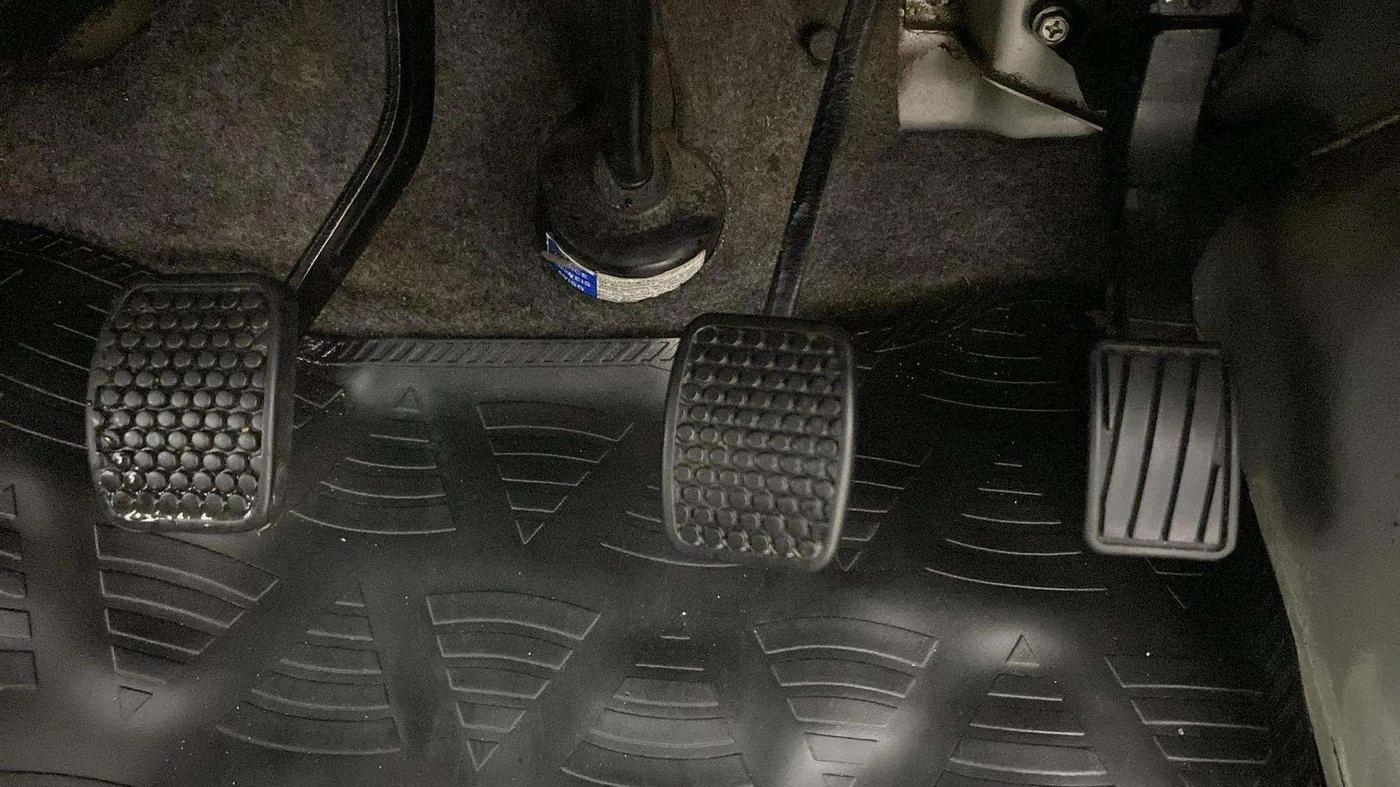 2020 Maruti Eeco 5 STR WITH A/C+HTR, Petrol, Manual, 60,827 km, Pedals
