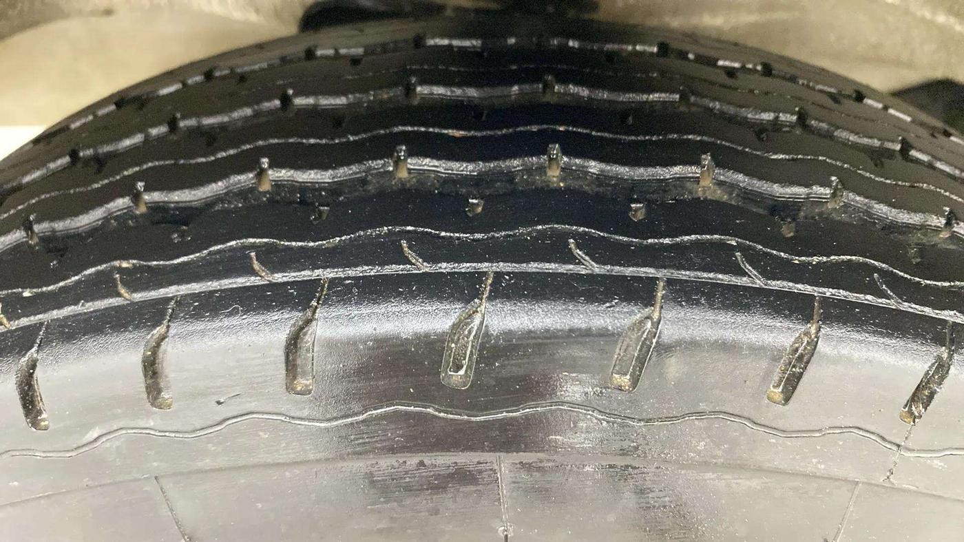 2020 Maruti Eeco 5 STR WITH A/C+HTR, Petrol, Manual, 60,827 km, Left Front Tyre Tread