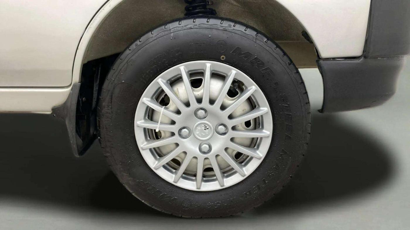 2020 Maruti Eeco 5 STR WITH A/C+HTR, Petrol, Manual, 60,827 km, Right Front Wheel