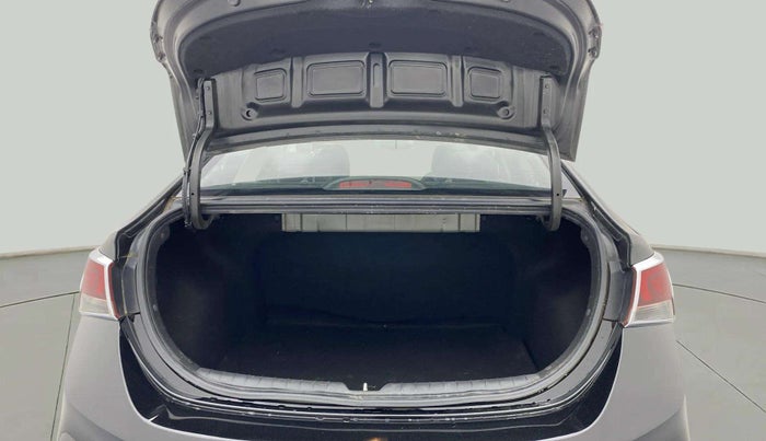 2018 Hyundai Verna 1.6 VTVT SX O, Petrol, Manual, 41,713 km, Boot Inside
