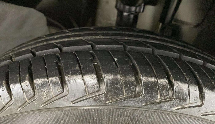 2016 Renault Kwid RXL, Petrol, Manual, 31,226 km, Right Front Tyre Tread