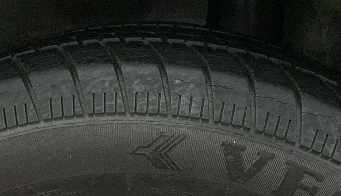 2016 Maruti Ertiga VXI CNG, CNG, Manual, 15,185 km, Left Rear Tyre Tread