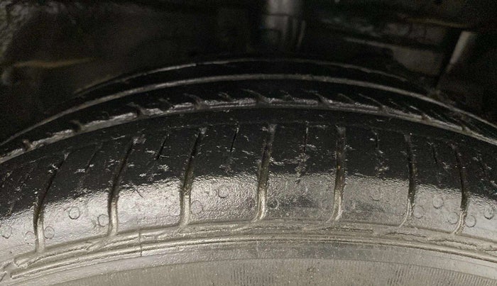 2021 Maruti Ciaz SIGMA 1.5 SHVS MT  PETROL, Petrol, Manual, 34,731 km, Right Front Tyre Tread