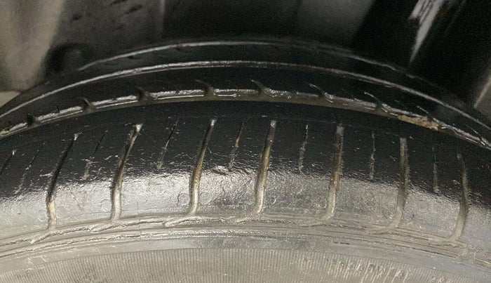 2021 Maruti Ciaz SIGMA 1.5 SHVS MT  PETROL, Petrol, Manual, 34,731 km, Left Rear Tyre Tread