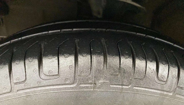 2014 Hyundai i10 MAGNA 1.1, Petrol, Manual, 75,751 km, Left Front Tyre Tread