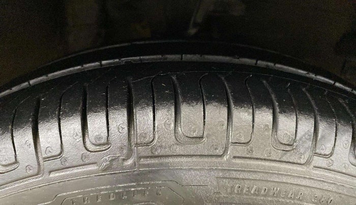 2014 Hyundai i10 MAGNA 1.1, Petrol, Manual, 75,751 km, Right Front Tyre Tread