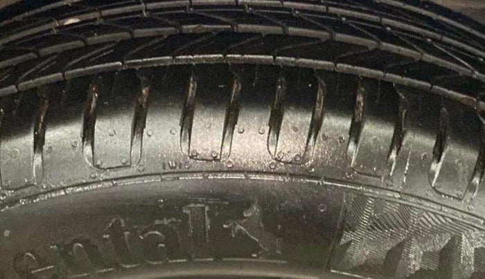 2017 Maruti Baleno DELTA PETROL 1.2, Petrol, Manual, 38,813 km, Right Front Tyre Tread